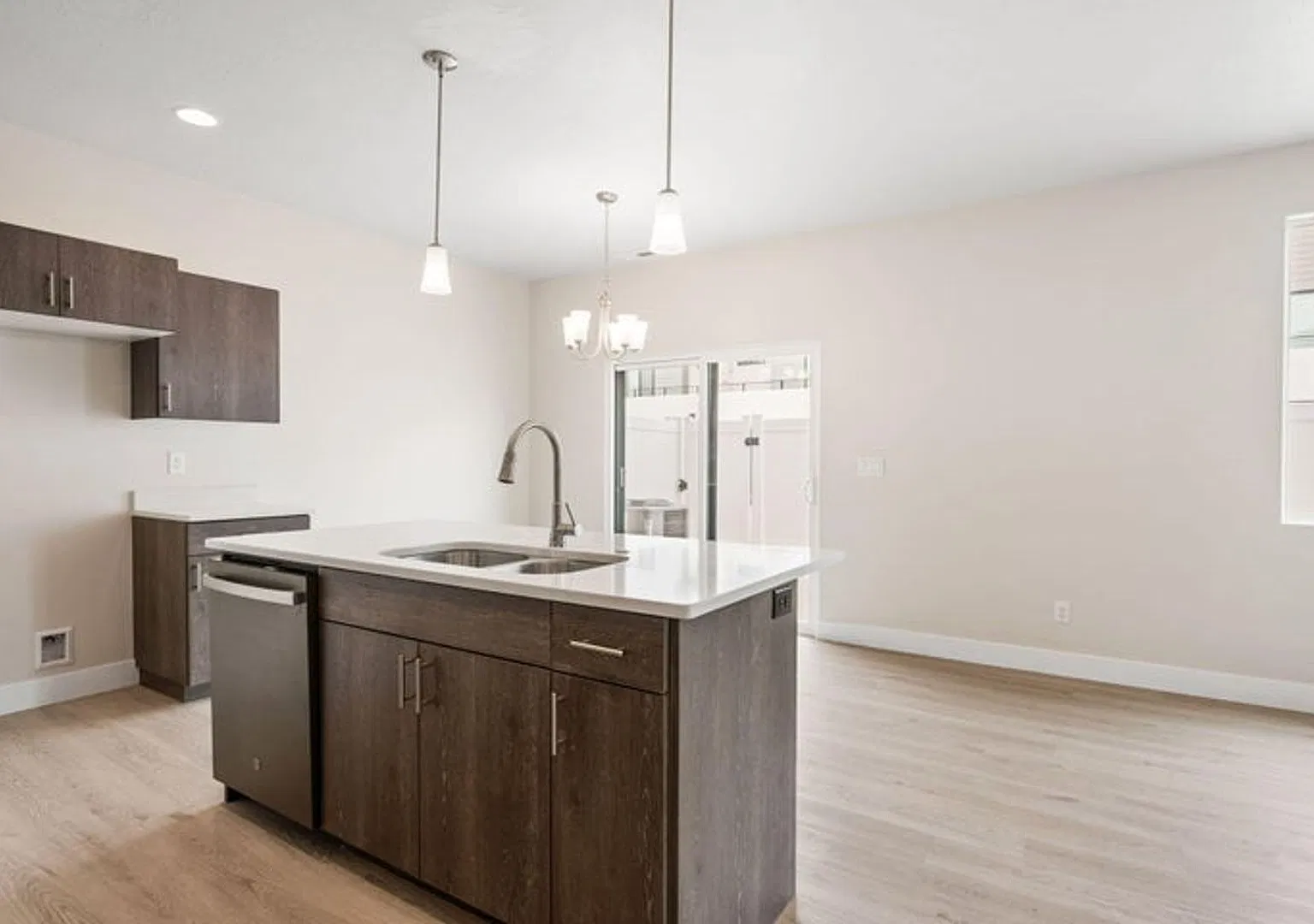 Crimson Park Townhome! — Photo 3