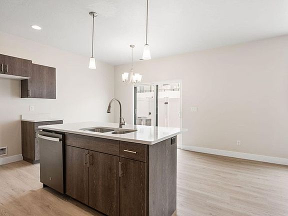 3rd image of 608 E Elmbrook Dr