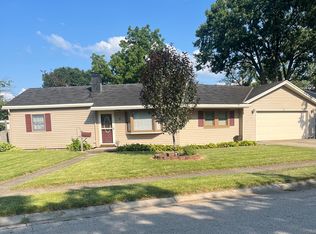 4 Rockland Dr, Fairborn, OH 45324