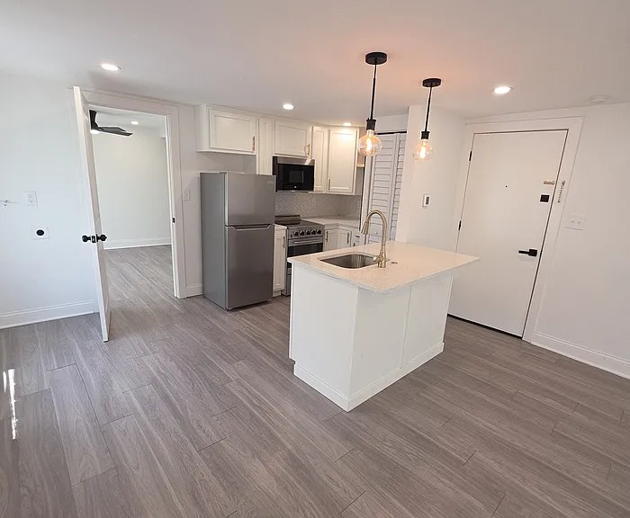 4042 Harrison St #302 — Photo 4
