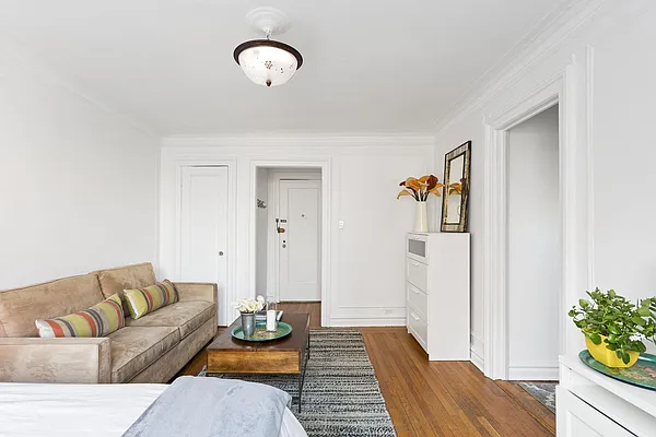 Rented by Compass | media 13