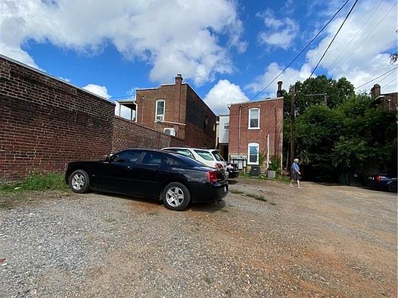 3rd image of 3 N Harvie St