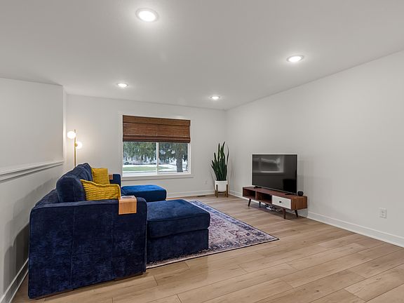 3rd image of 7037 Rolling Hills Dr