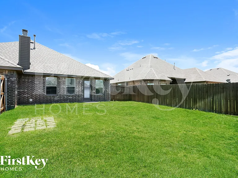 1108 Colonial Dr — Photo 15