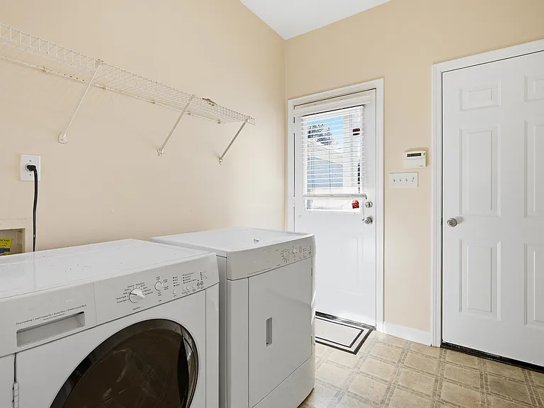 1277 Island Pl E — Photo 21