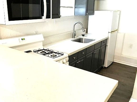 5th image of 1121 Campbell St #1125