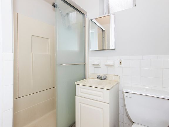 3rd image of 32-39 Steinway St #2AA