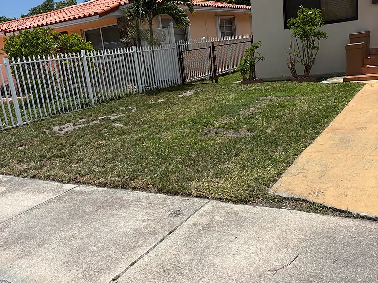 3070 SW 14th St — Photo 2