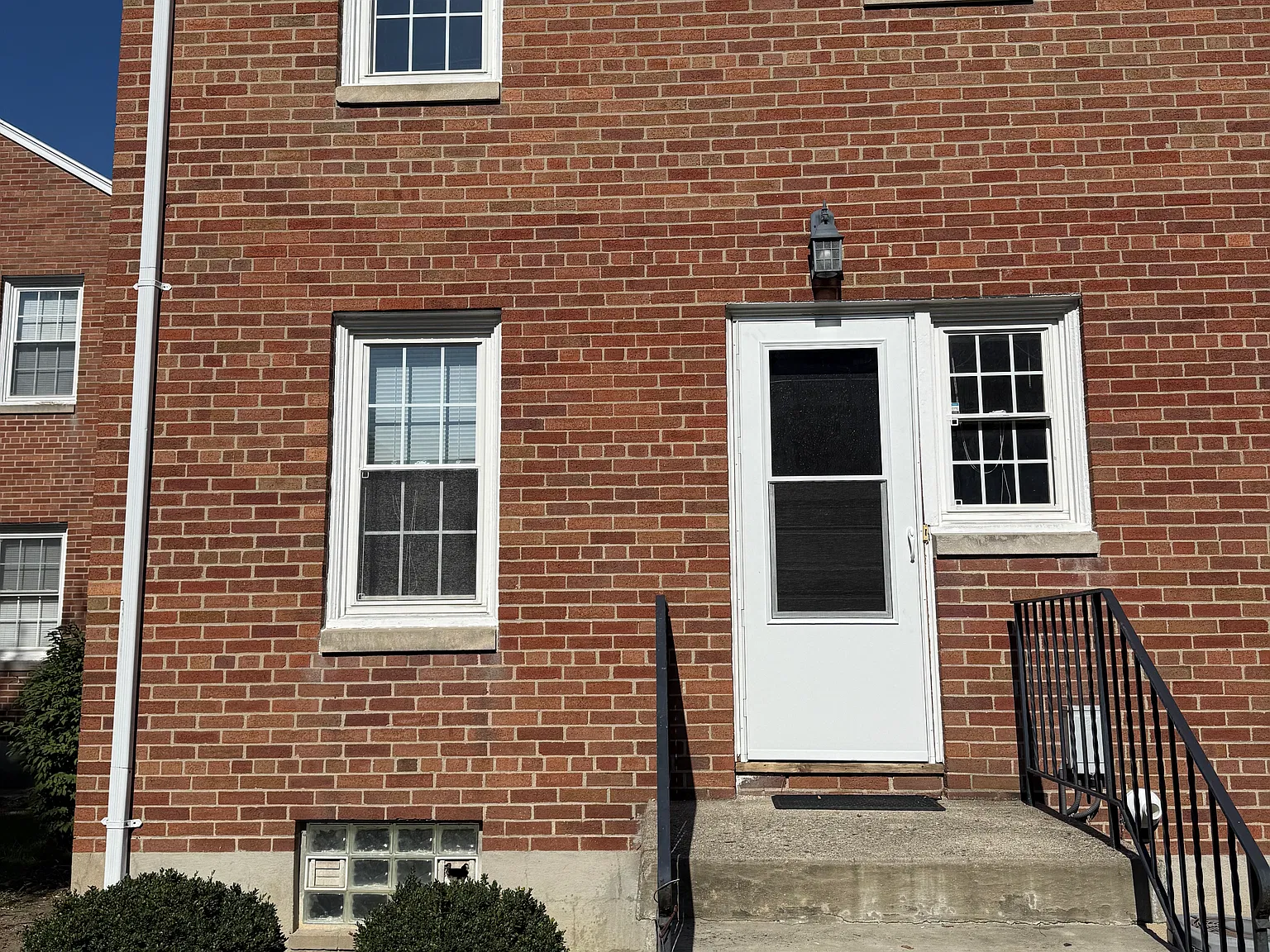 2 bed, 1000 sqft, $1,600 — Photo 1