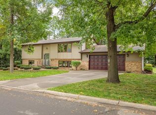 907 6th St SE, Forest Lake, MN 55025