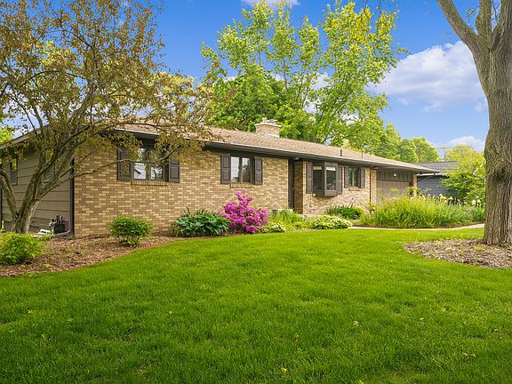 3rd image of 1857 Bluehill Dr NE