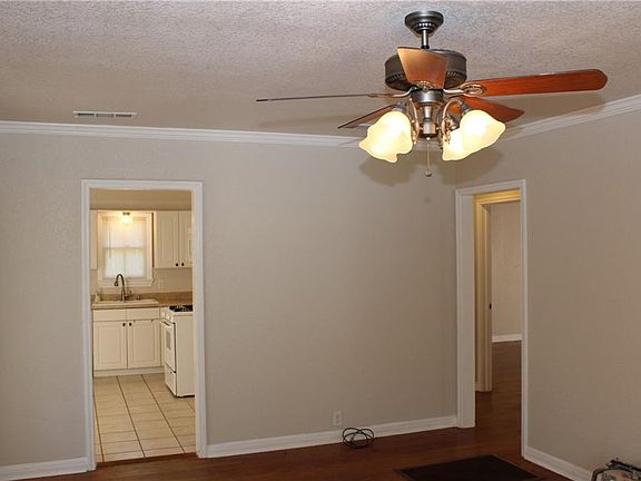 4th image of 6424 Camp Bowie Blvd