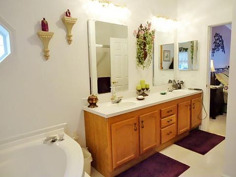 2nd image of 703 Orchard Ct