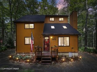 326 Tammany Dr, Pocono Lake, PA