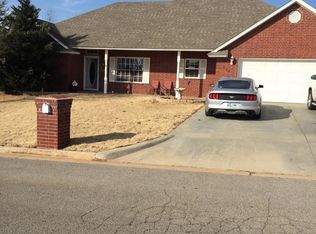 824 Dana Ave, Hinton, OK 73047