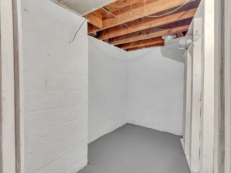 47-53 S Burgess Ave — Photo 23