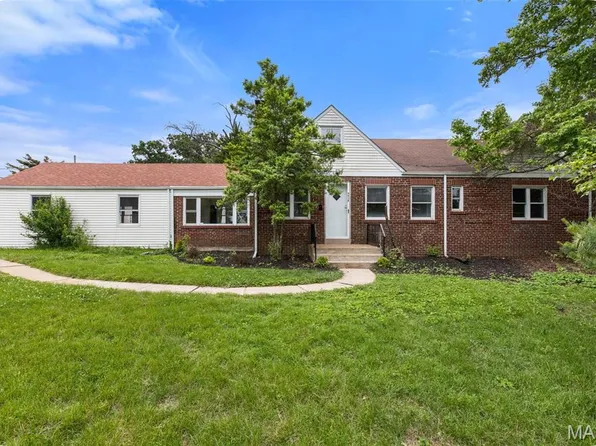 9938 Coventry Ln, Saint Louis, MO 63123