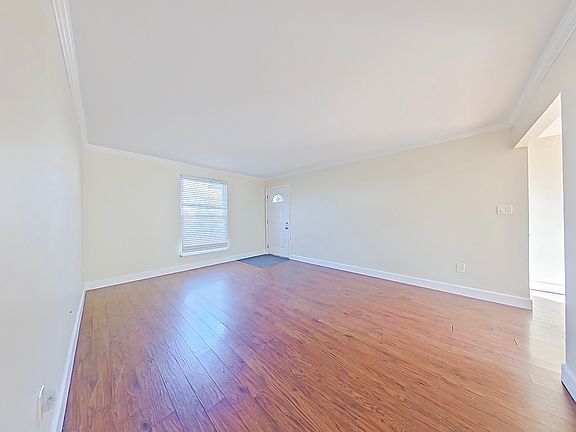 4th image of 1022B Carriage Dr #B