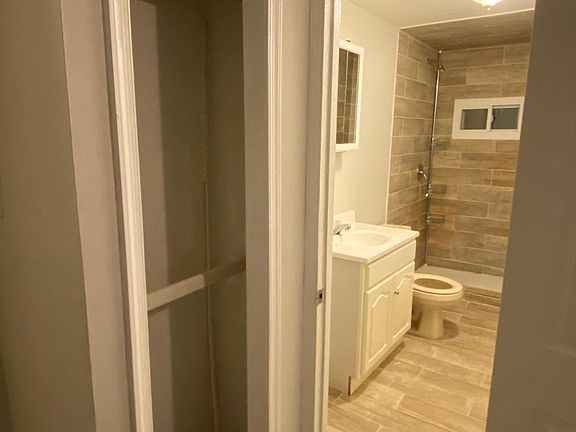 5th image of 246 Woodside Ave #1