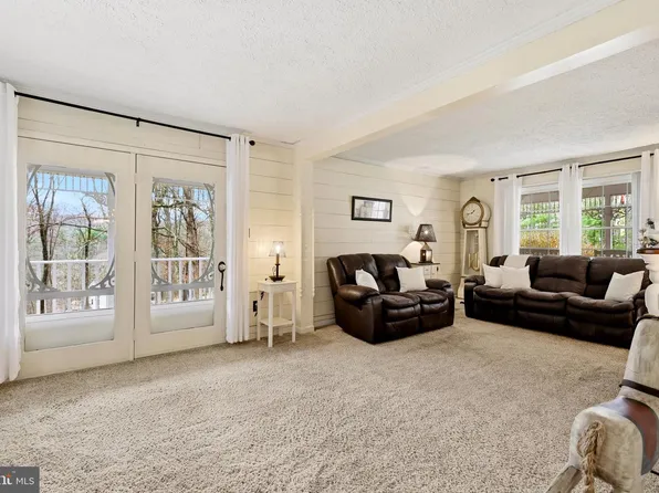 236 Kump Dr, Gore, VA 22637