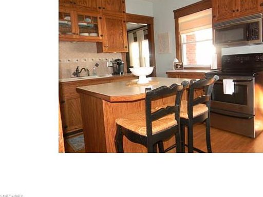 5th image of 208 W Broad St
