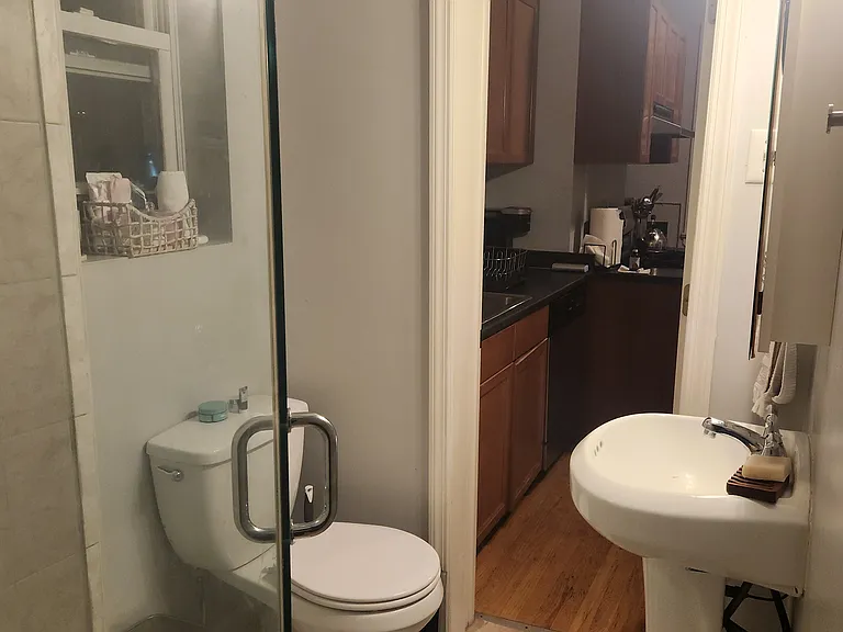 655 6th St #2L — Photo 9