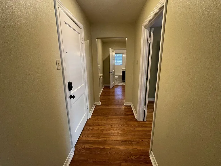 1406 Broadway St — Photo 15