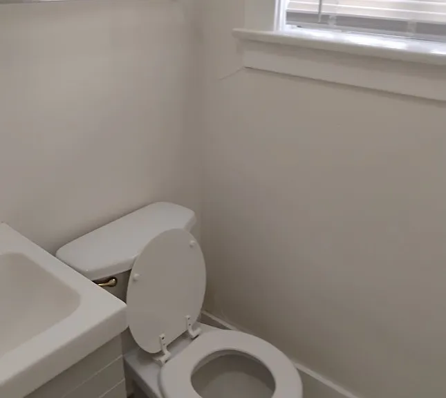 324 E Esther St #8 — Photo 6