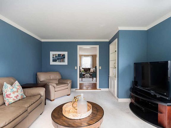 5th image of 4967 N Wildwood Ave
