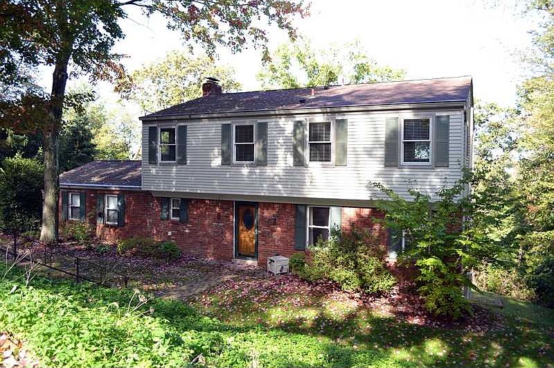 2nd image of 27 Thornridge Rd