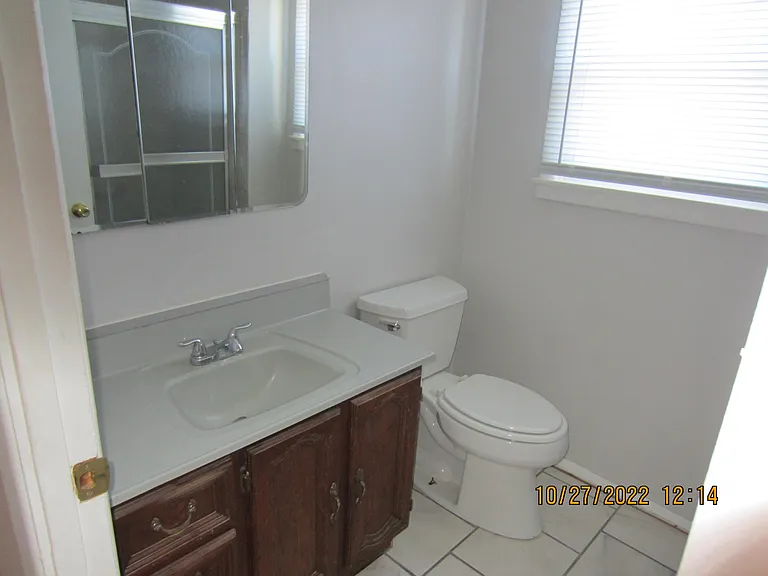 The top level full bath.