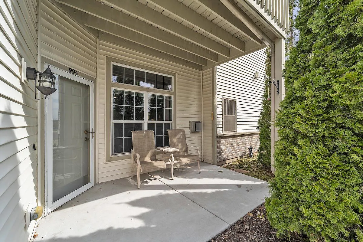 995 Bedford COURT #102 photo 1