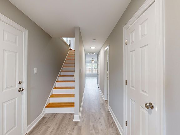 2nd image of 903 Marina Ct
