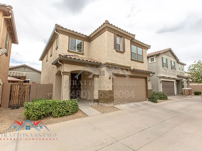 11689 N 166th Dr — Photo 9