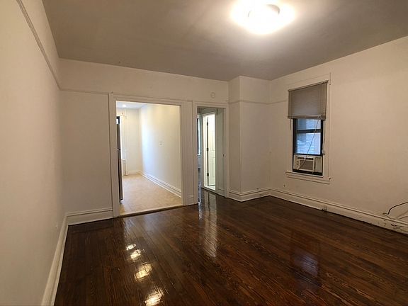 5th image of 30-11 43rd St #2R