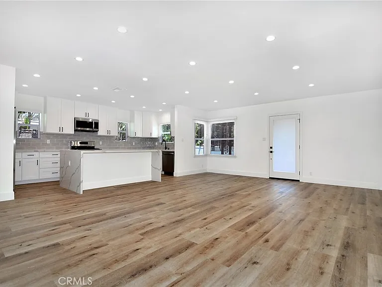 6363 Darby Ave — Photo 3