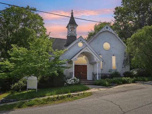 39 High St, Merrimac, MA 01860