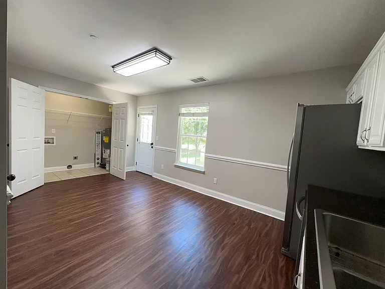 1126 Maple Tree Ln — Photo 4