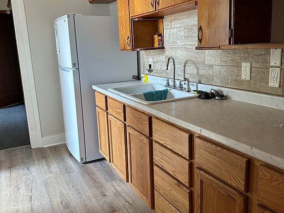 3rd image of 628 E 15th St #630
