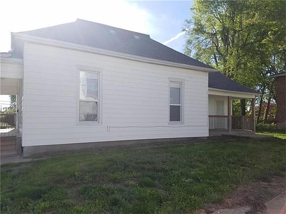 2nd image of 115 W Farmer St