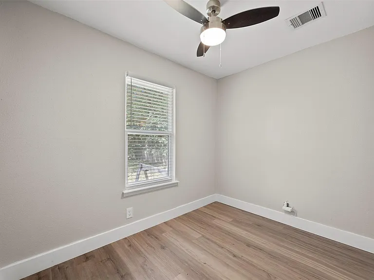 5206 Emerald Forest Dr — Photo 16