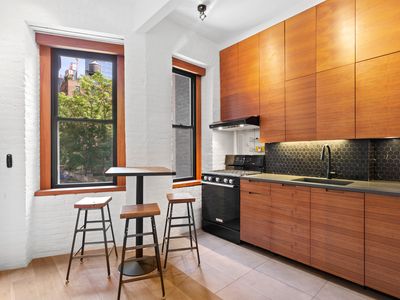342 W 56th St APT 2D, New York, NY, 10019