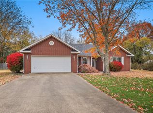 9 Ivy Cir, Bentonville, AR 72712