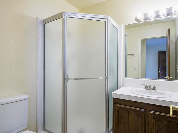 3rd image of 527 W Pueblo St APT 4