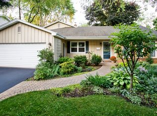 1544 Clyde Dr, Naperville, IL 60565