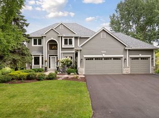 2543 Bridle Creek Trl, Chanhassen, MN 55317