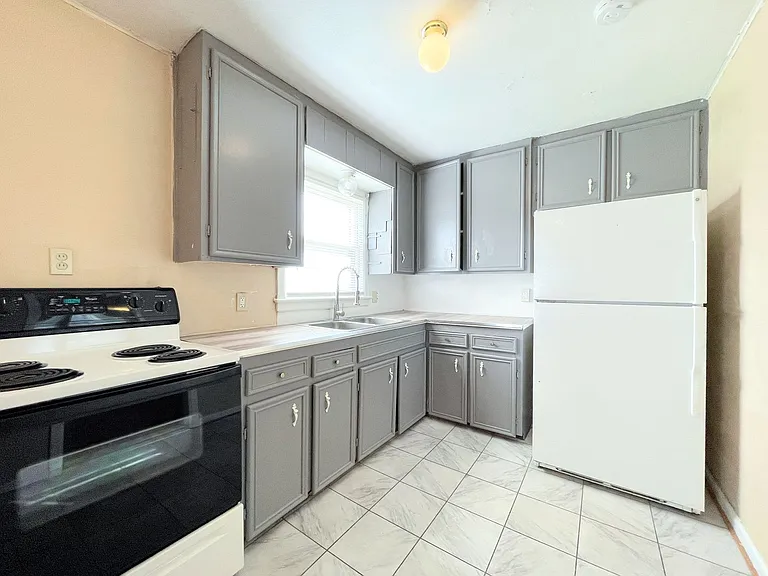 1434 N Belmont Ave — Photo 5