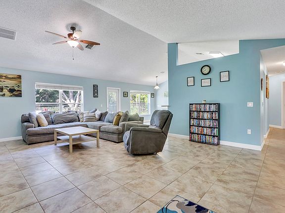 3rd image of 594 SW Ester Avenue
