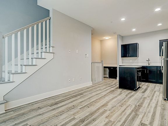 3rd image of 715 W 13th St Unit B