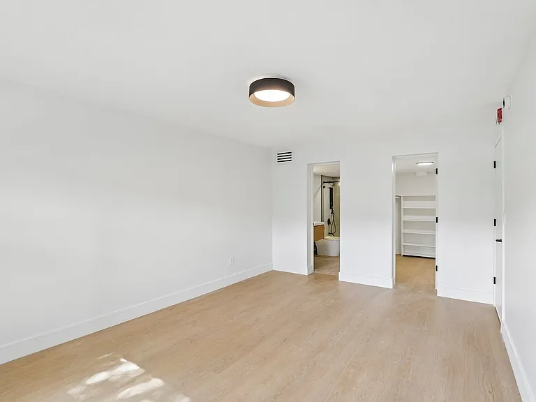 The Oaks Apartments — Photo 50